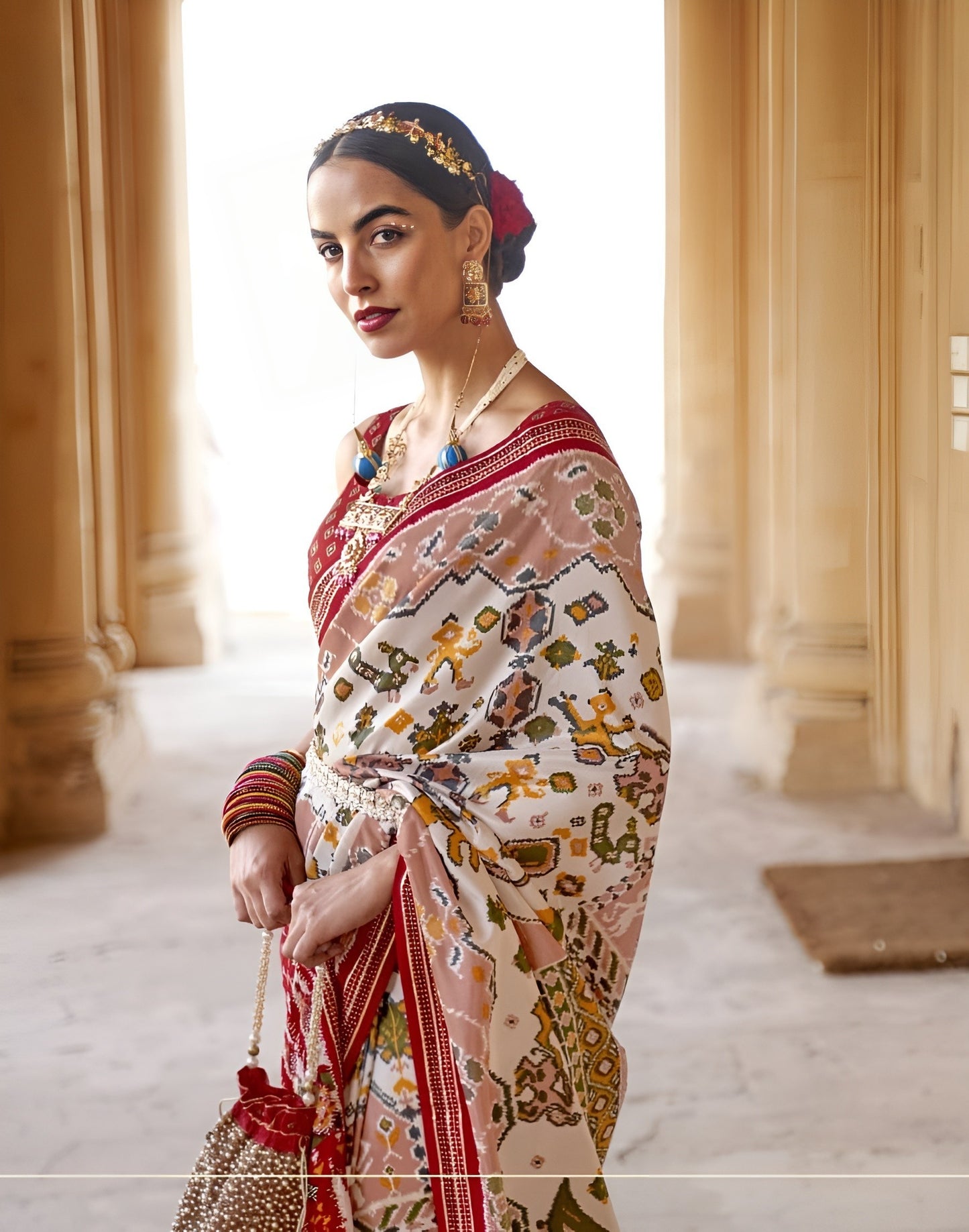 EKKTARA Saree For Women White & Red Colour Pure Silk Designer Patola Saree With Unstitched Blouse