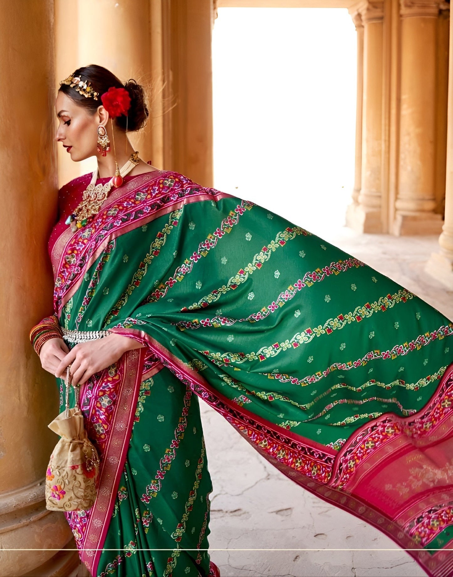 EKKTARA Saree For Women White & Red Colour Pure Silk Designer Patola Saree With Unstitched Blouse