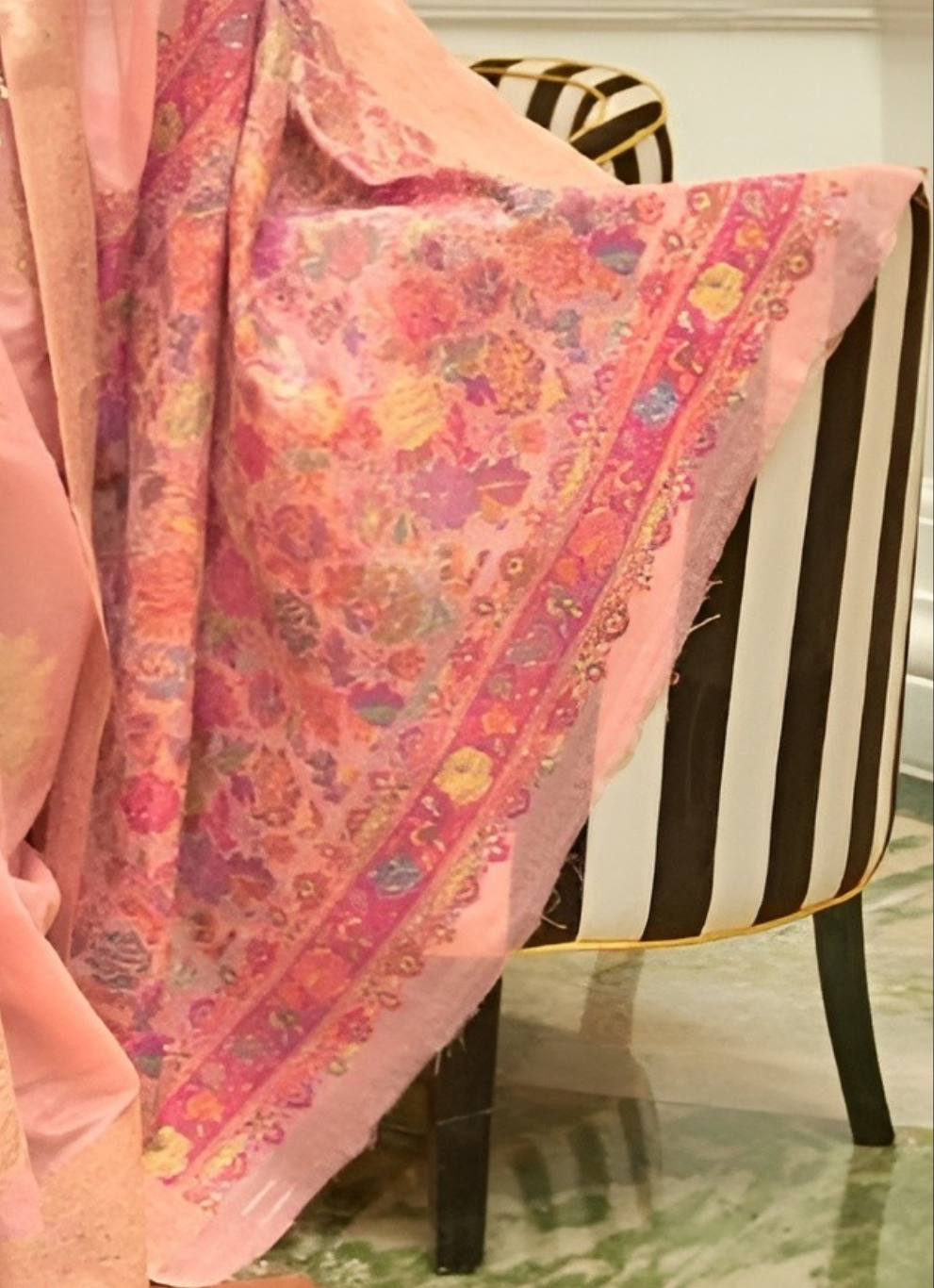 EKKTARA Saree For Women Light Peach Colour Handloom Weaving Silk Saree With Kashmiri Pallu & Kashmiri Unstitched Blouse