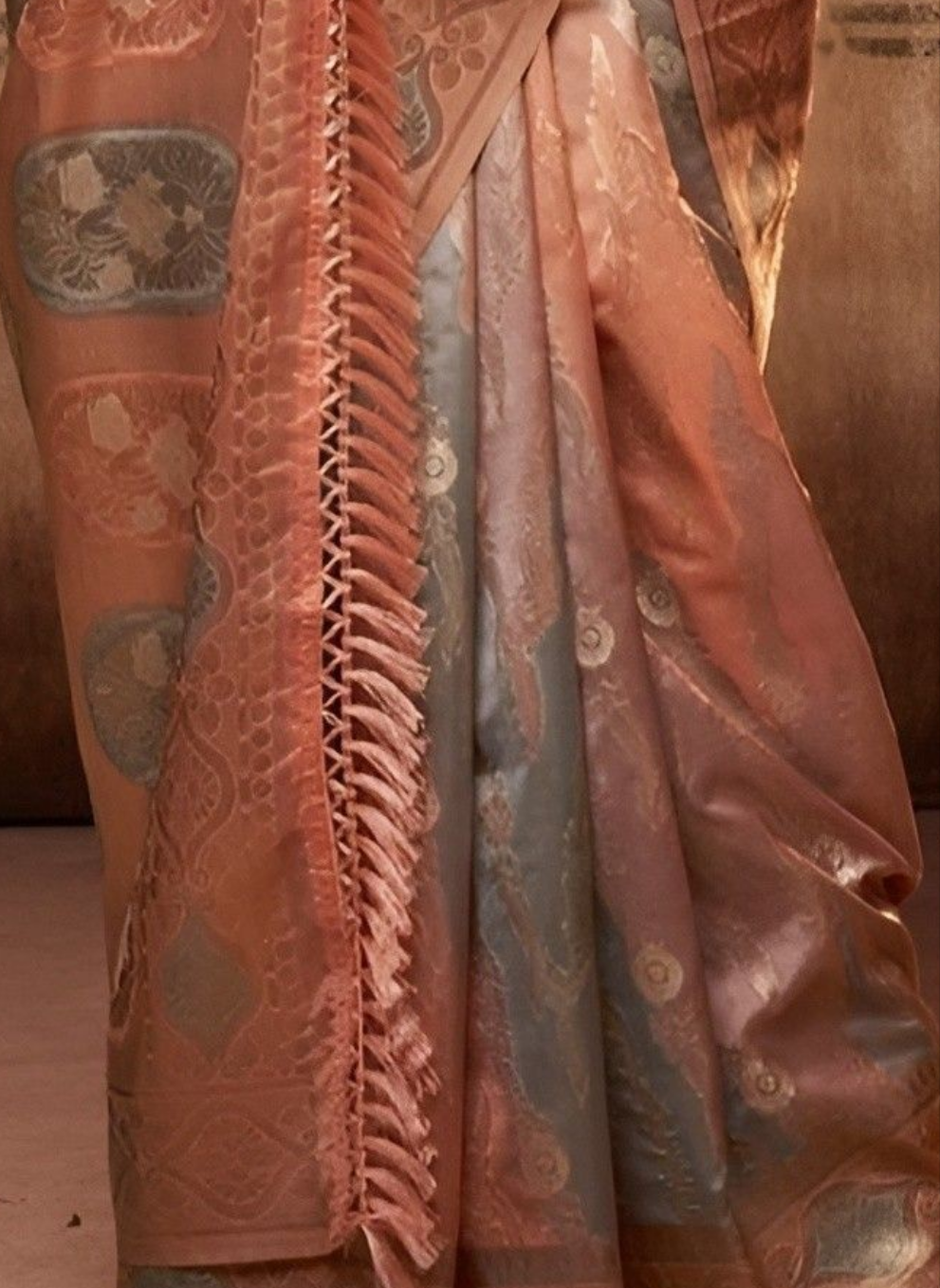 EKKTARA Saree For Women Grey Colour Organza Silk With Zari Weaving Saree And Unstitched Blouse