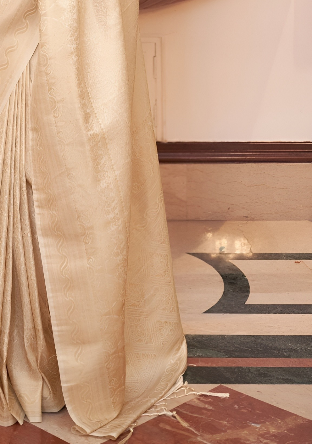 EKKTARA Saree For Women Golden Colour Designer Handloom Weaving Silk Saree With Unstitched Blouse