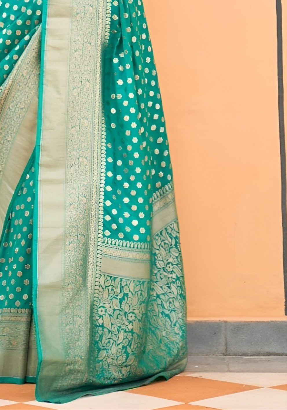 EKKTARA Saree For Women Green Colour Khadi Handloom Weaving Silk Saree With Unstitched Blouse