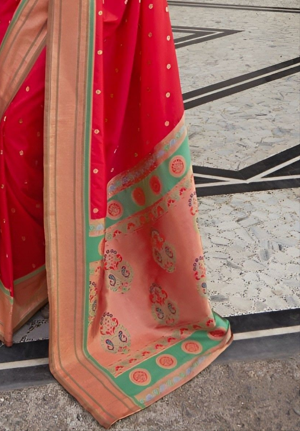 EKKTARA Saree For Women Red Colour Peshwai Paithani Silk Saree With Unstitched Blouse