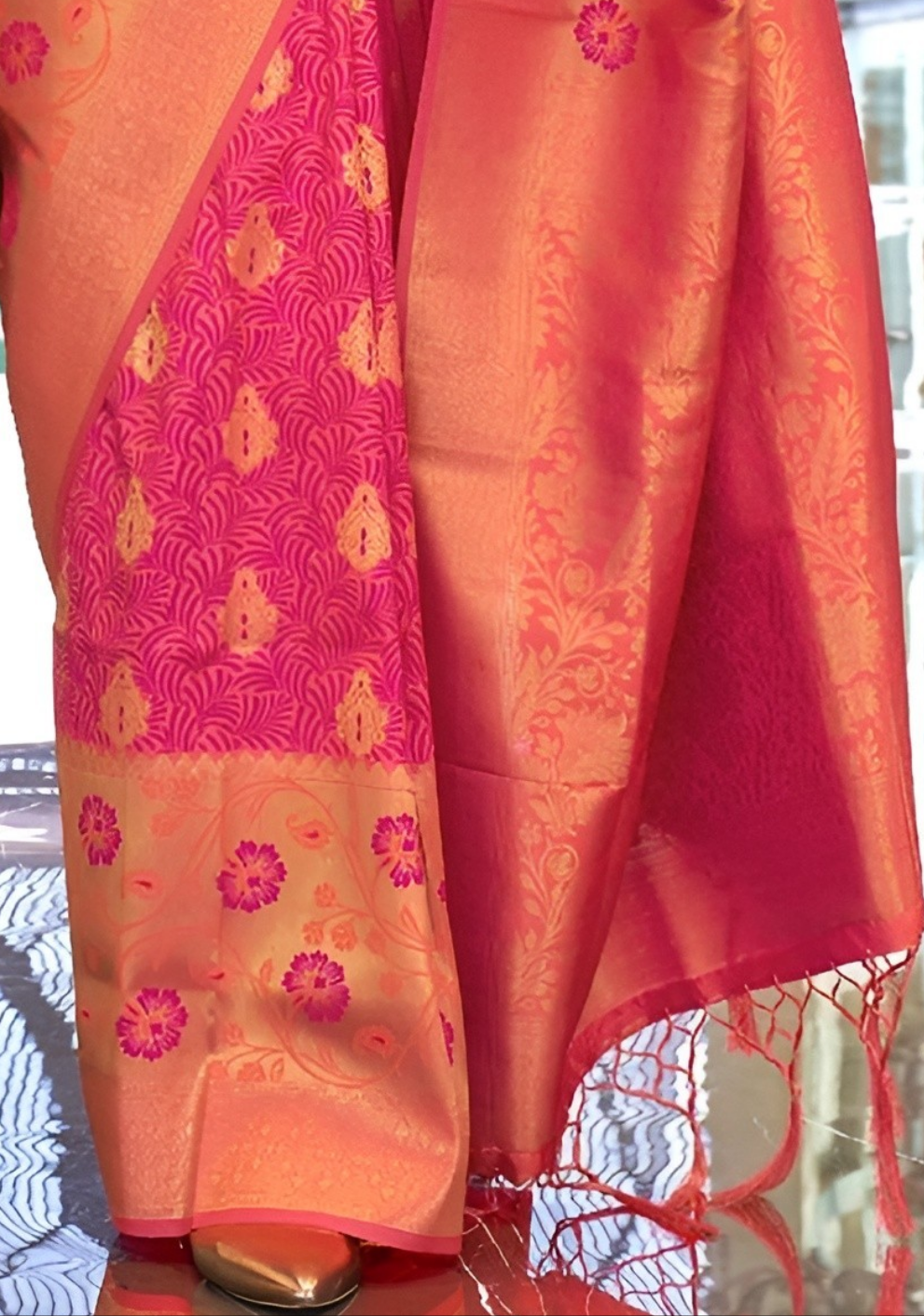 EKKTARA Saree For Women Pink Colour Silk Handloom Weaving Designer Saree With Unstitched Blouse