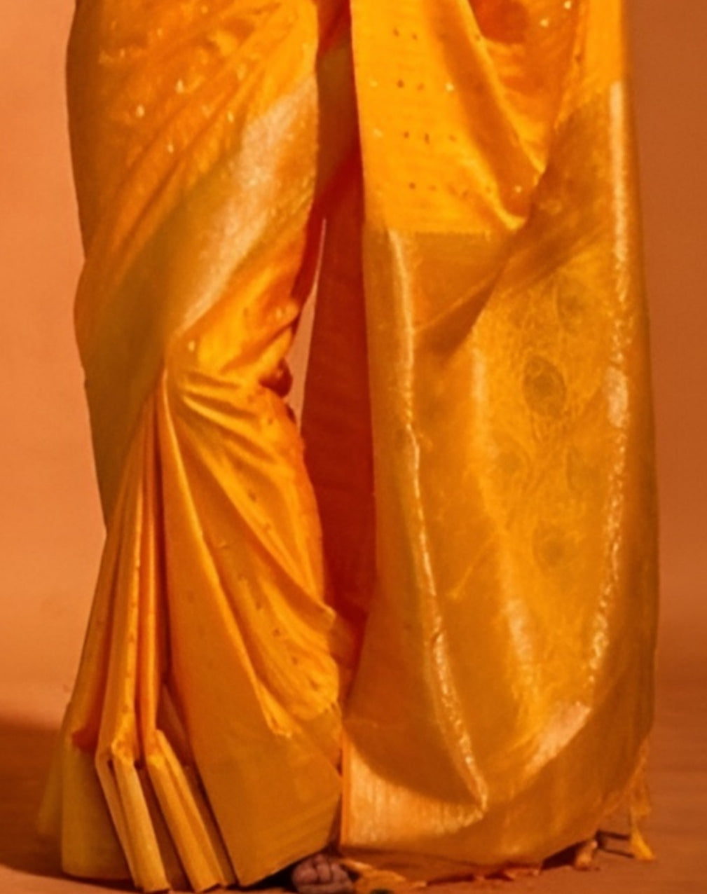 EKKTARA Saree For Women Merigold Colour Handloom Weaving Silk Saree With Unstitched Blouse