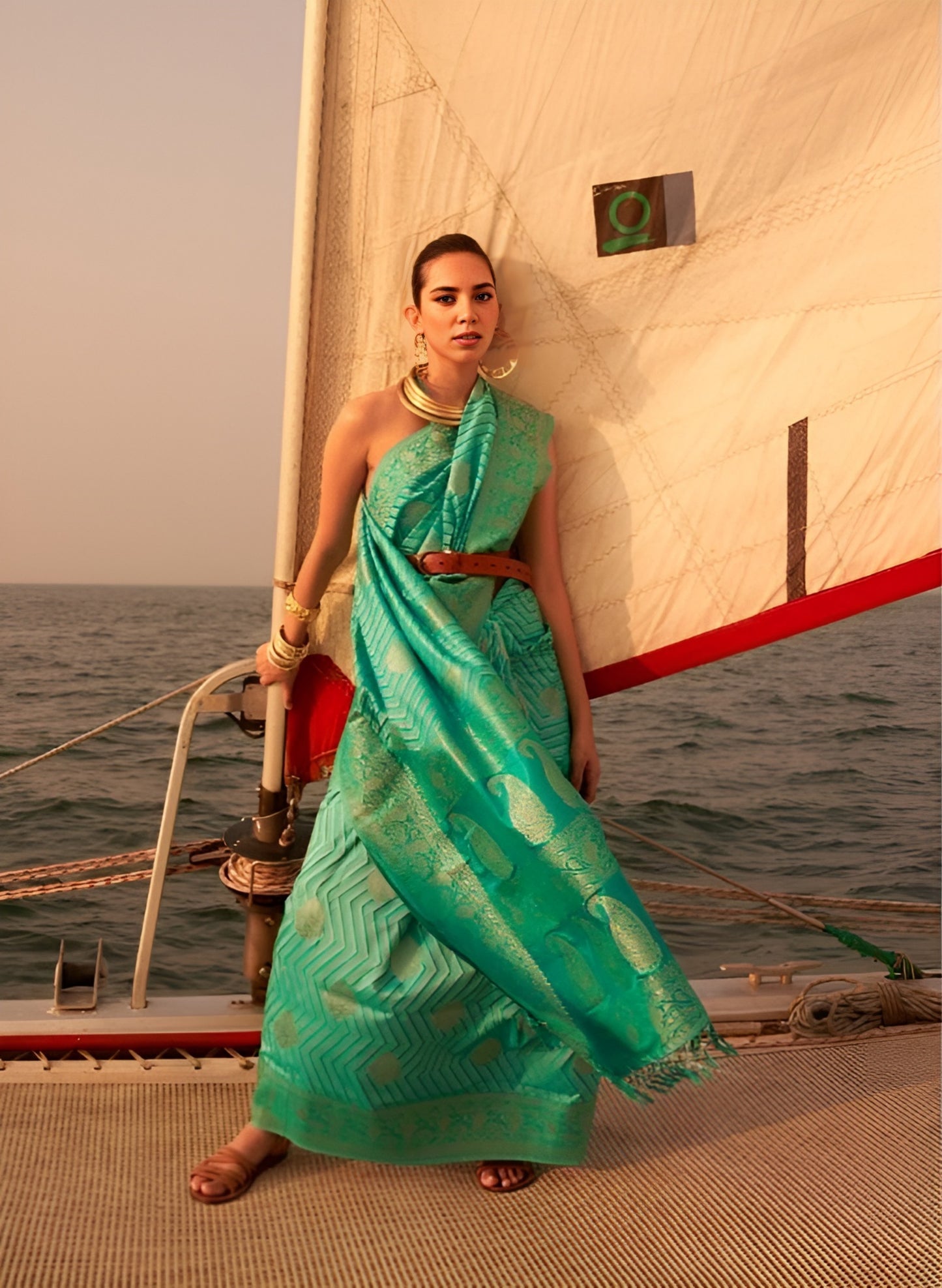 EKKTARA Saree For Women Fern Green Two Tone Handloom Weaving Satin Silk Saree