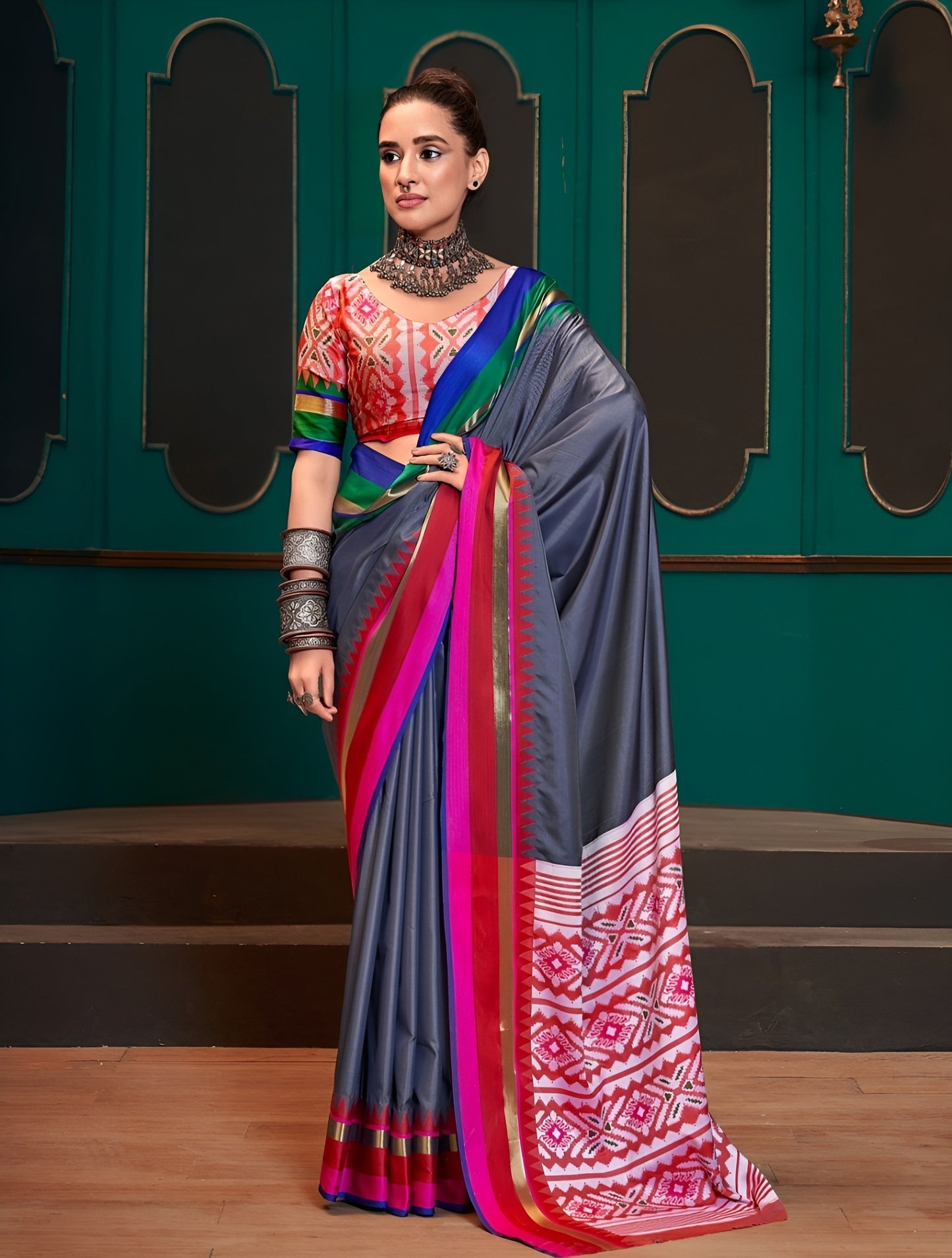 EKKTARA Saree For Women Dark Grey Colour Handloom Silk Saree With Unstitched Blouse