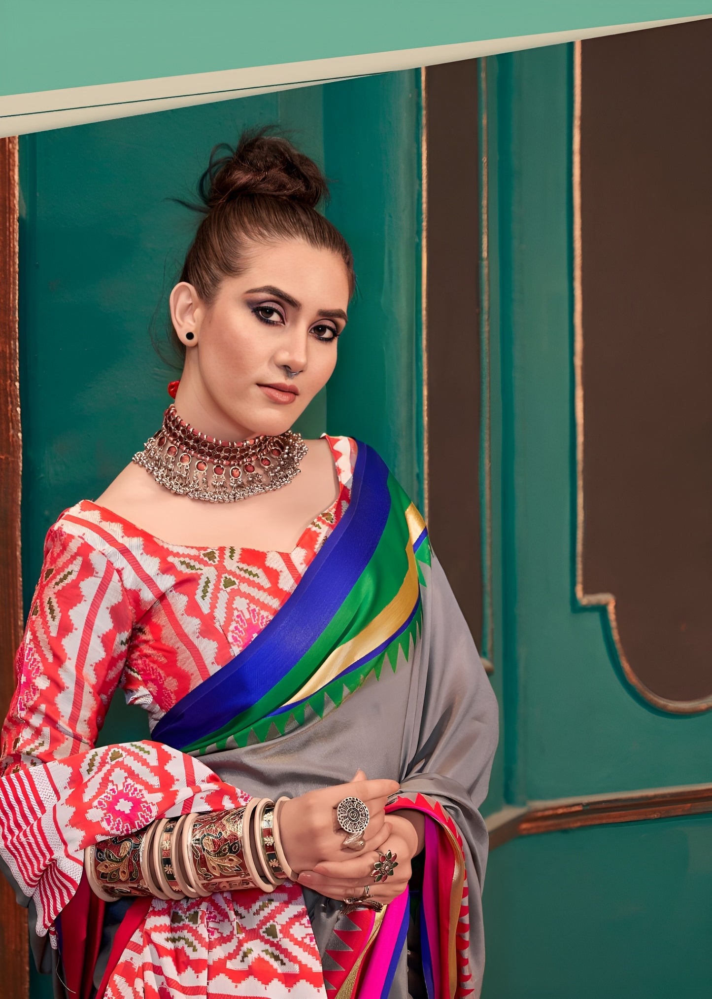 EKKTARA Saree For Women Light Grey Colour Handloom Silk Saree With Unstitched Blouse