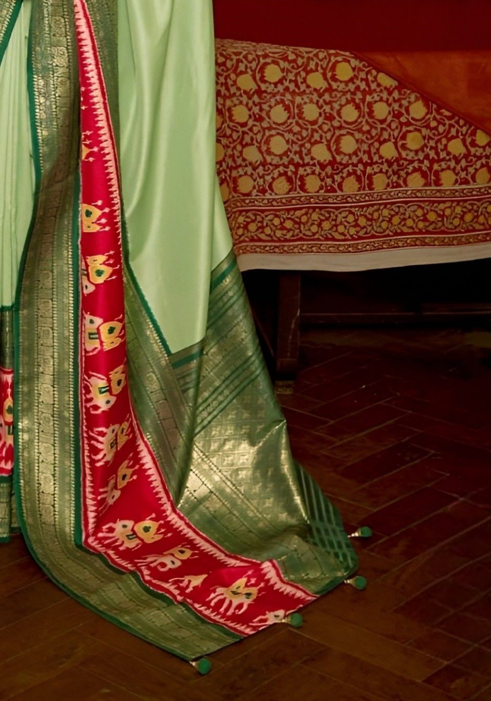 EKKTARA Saree For Women Pista Green Colour Pure Silk Designer Patola Saree With Unstitched Blouse