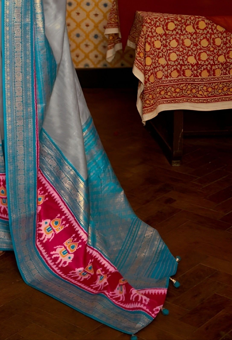 EKKTARA Saree For Women Grey Colour Pure Silk Designer Patola Saree With Unstitched Blouse