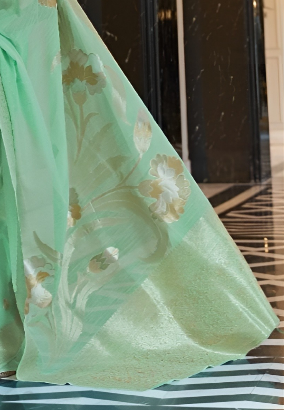 EKKTARA Saree For Women Pista Green Linen Handloom Weaving Saree With Unstitched Blouse