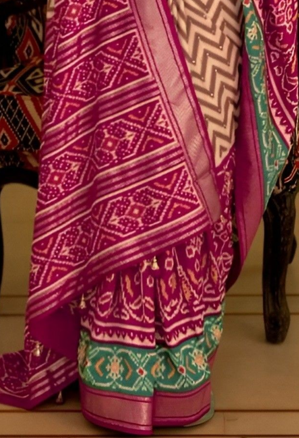 EKKTARA Saree For Women Magenta Pink Colour Patola Silk Saree With Designer Border & Unstitched Blouse
