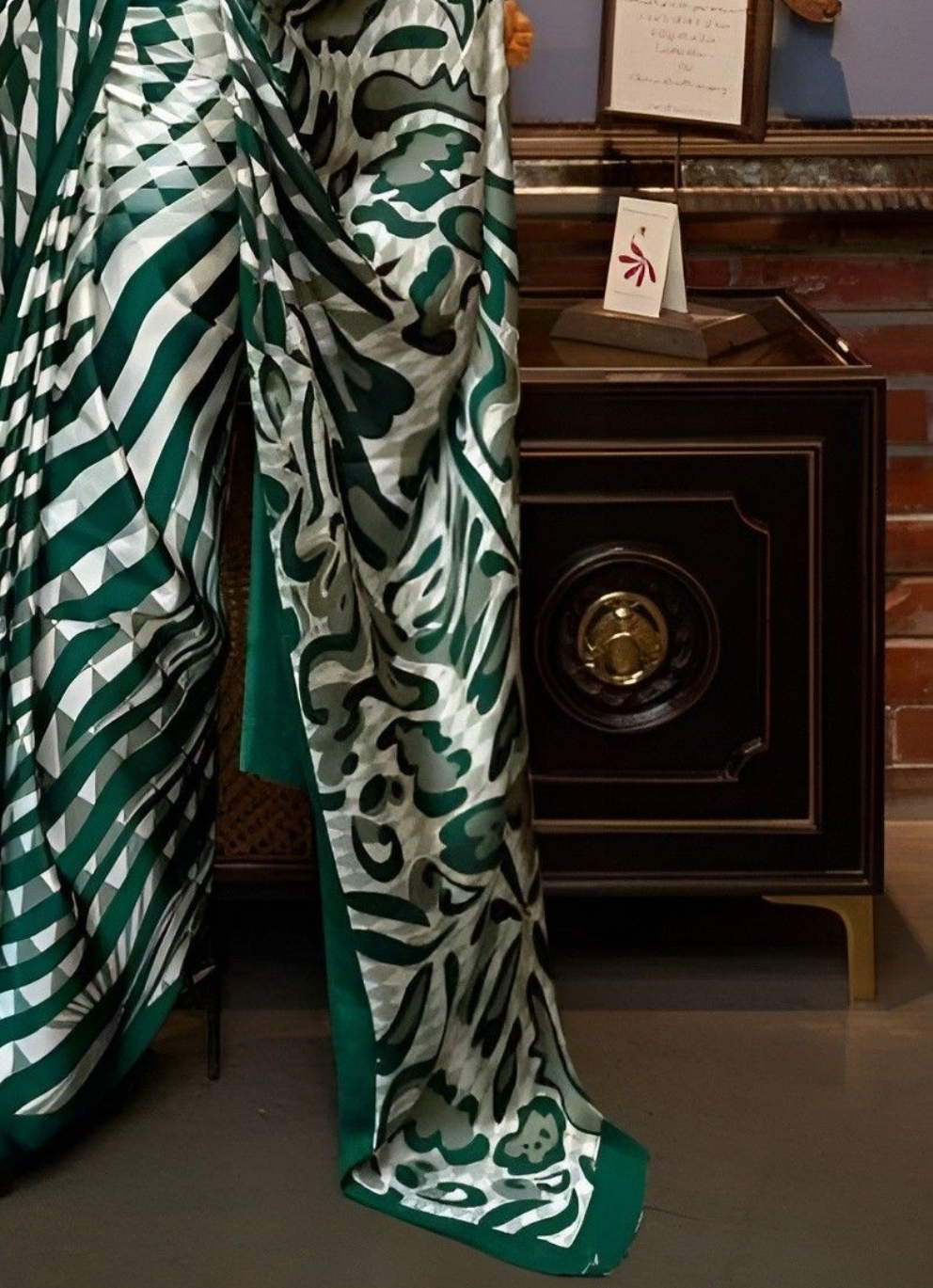 EKKTARA Saree For Women Green Strips Satin Silk Crepe Saree