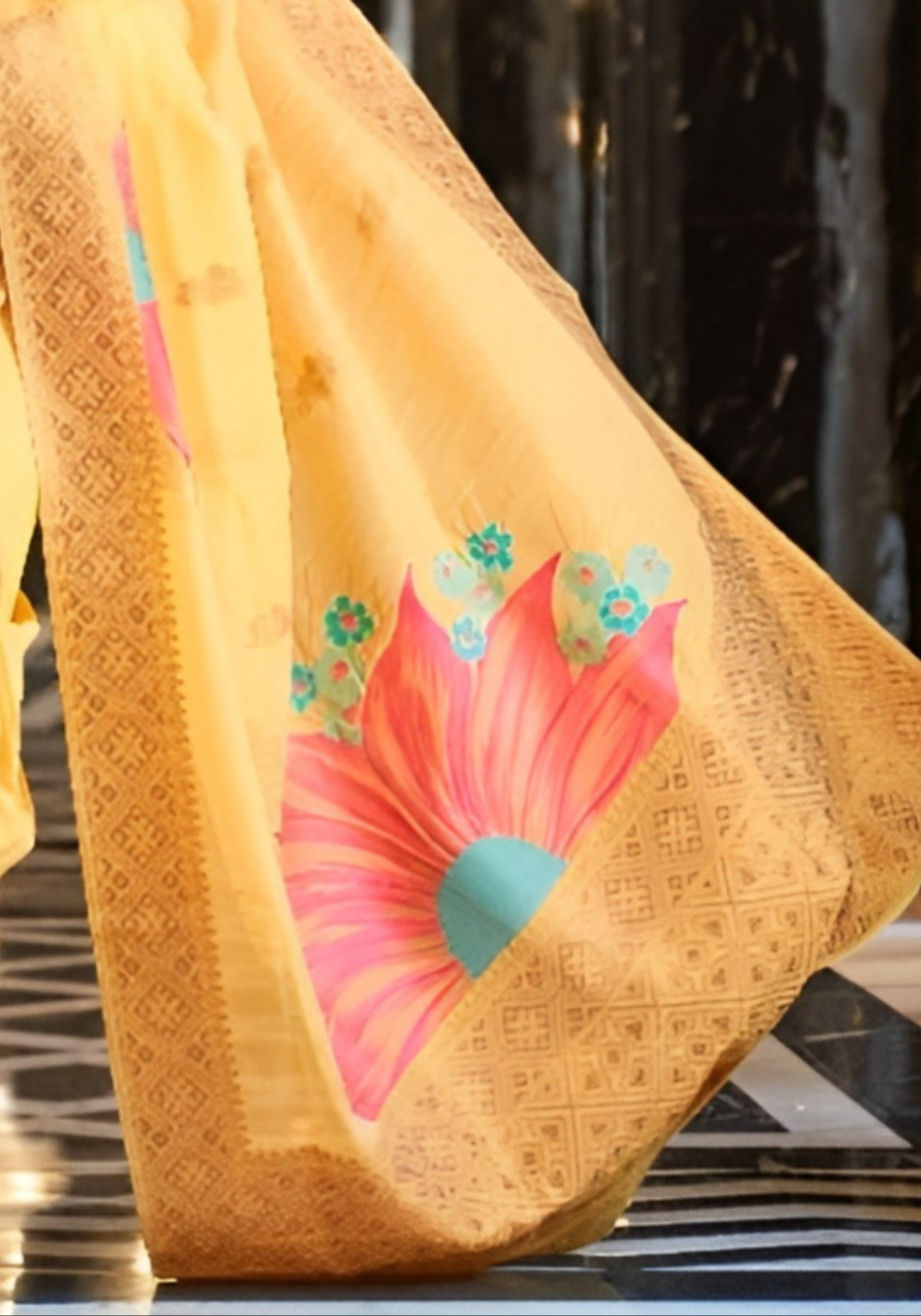 EKKTARA Saree For Women Cyber Yellow Linen Handloom Weaving Saree With Unstitched Blouse