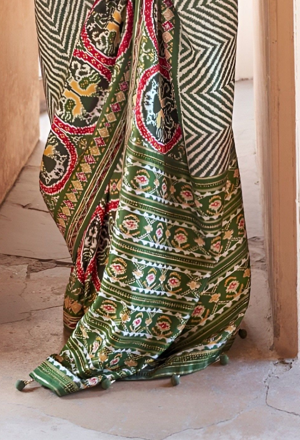 EKKTARA Saree For Women Green Pure Silk Designer Patola Saree