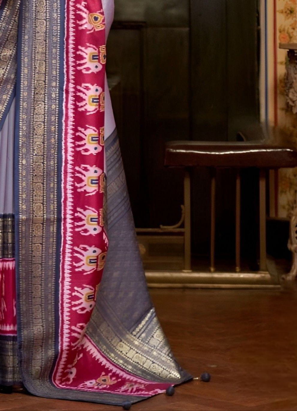 EKKTARA Saree For Women Light Purple Colour Pure Silk Designer Patola Saree With Unstitched Blouse