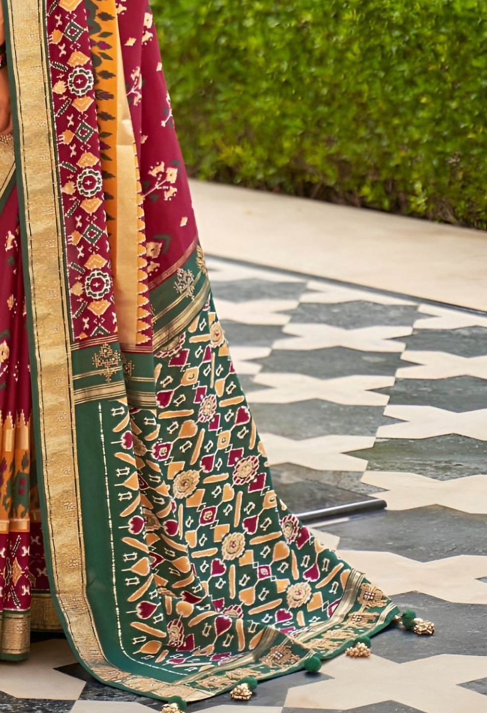 EKKTARA Saree For Women Crimson Red Colour Pure Silk Trendy Patola Saree With Unstitched Blouse
