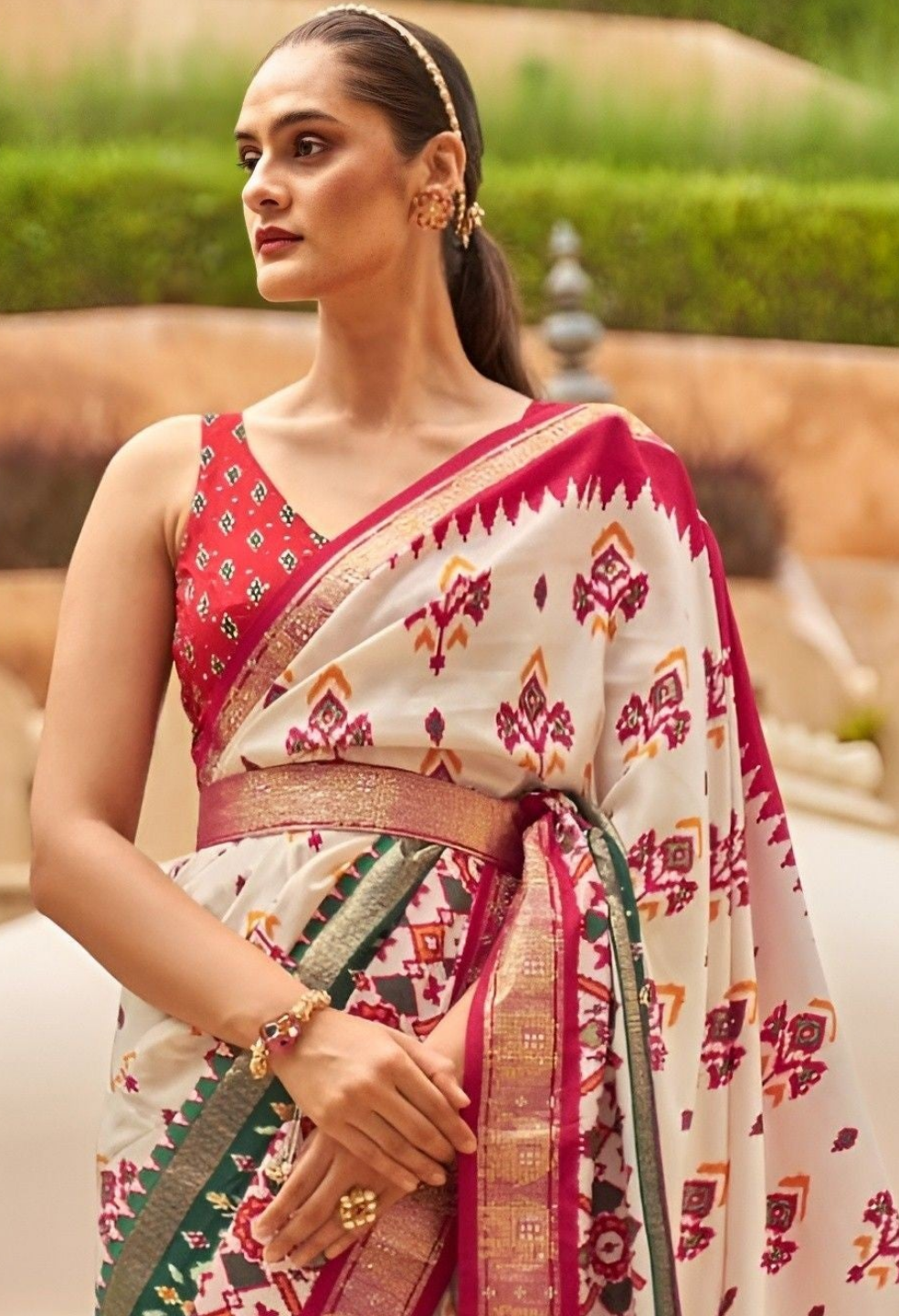 EKKTARA Saree For Women Off White Colour Pure Silk Trendy Patola Saree With Unstitched Blouse