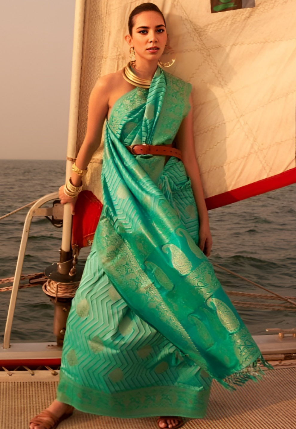 EKKTARA Saree For Women Fern Green Two Tone Handloom Weaving Satin Silk Saree