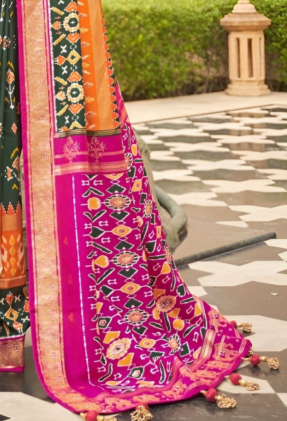 EKKTARA Saree For Women Pine Green Colour Pure Silk Trendy Patola Saree With Unstitched Blouse