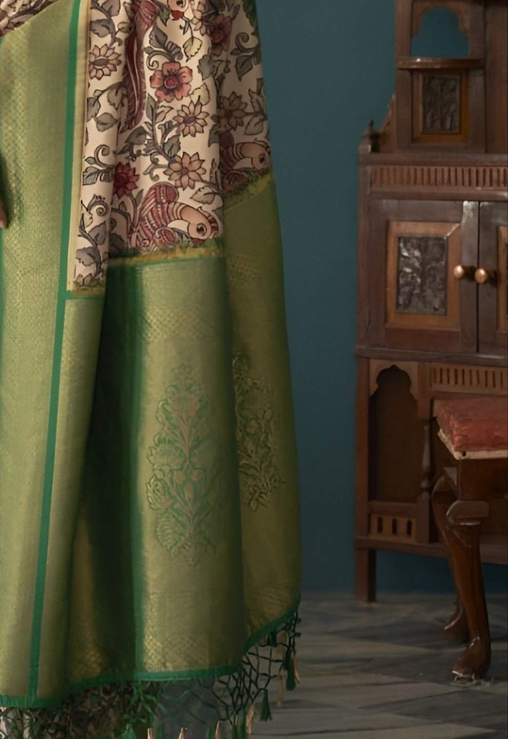 EKKTARA Saree For Women Cream Colour Tusser Silk Kalamkari Print Saree With Contrast Unstitched Blouse