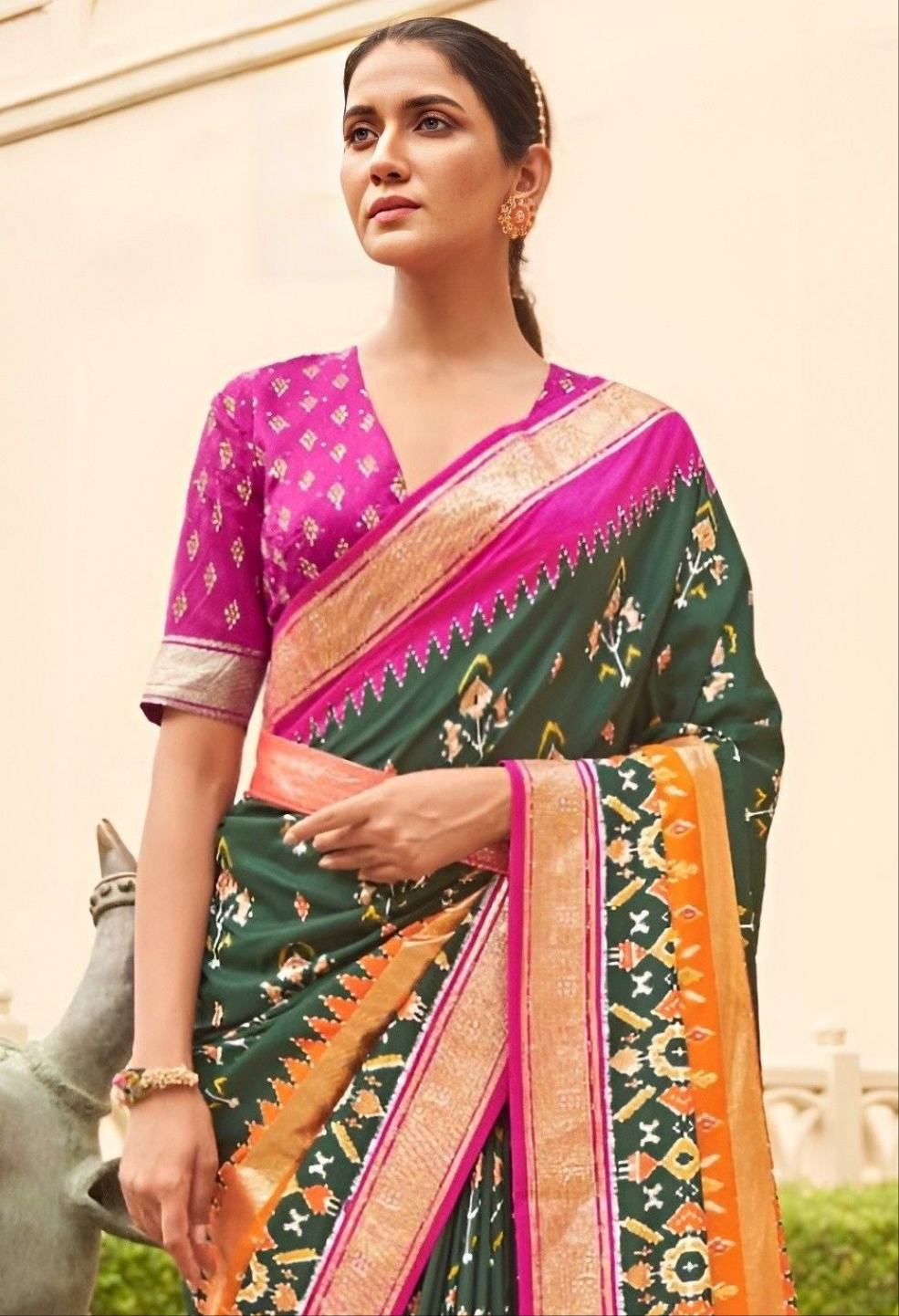 EKKTARA Saree For Women Pine Green Colour Pure Silk Trendy Patola Saree With Unstitched Blouse