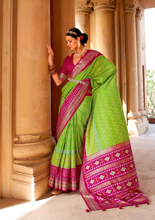 EKKTARA Saree For Women Pink & Green Colour Pure Silk Designer Patola Saree With Unstitched Blouse