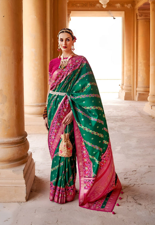 EKKTARA Saree For Women White & Red Colour Pure Silk Designer Patola Saree With Unstitched Blouse