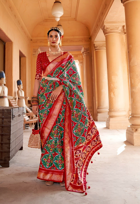 EKKTARA Saree For Women White & Red Colour Pure Silk Designer Patola Saree With Unstitched Blouse