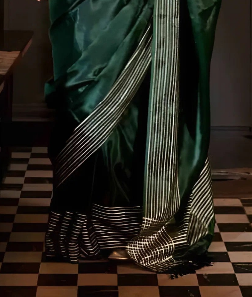 EKKTARA Saree For Women Bottle Green Colour Party Wear Designer Handloom Weaving Saree With Unstitched Blouse