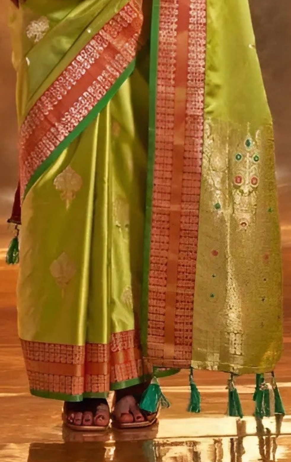 EKKTARA Saree For Women Lime Green Colour Pure Silk Chaap Border Design Handloom Weaving Saree With Unstitched Blouse