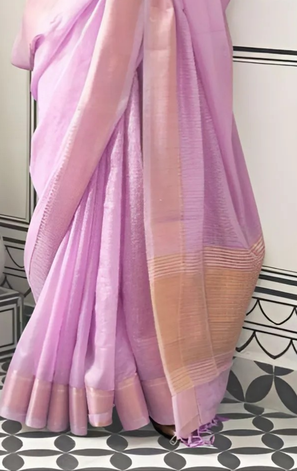 EKKTARA Saree For Women Lavender Colour Moss Chiffon Handloom Weaving Saree With Unstitched Blouse