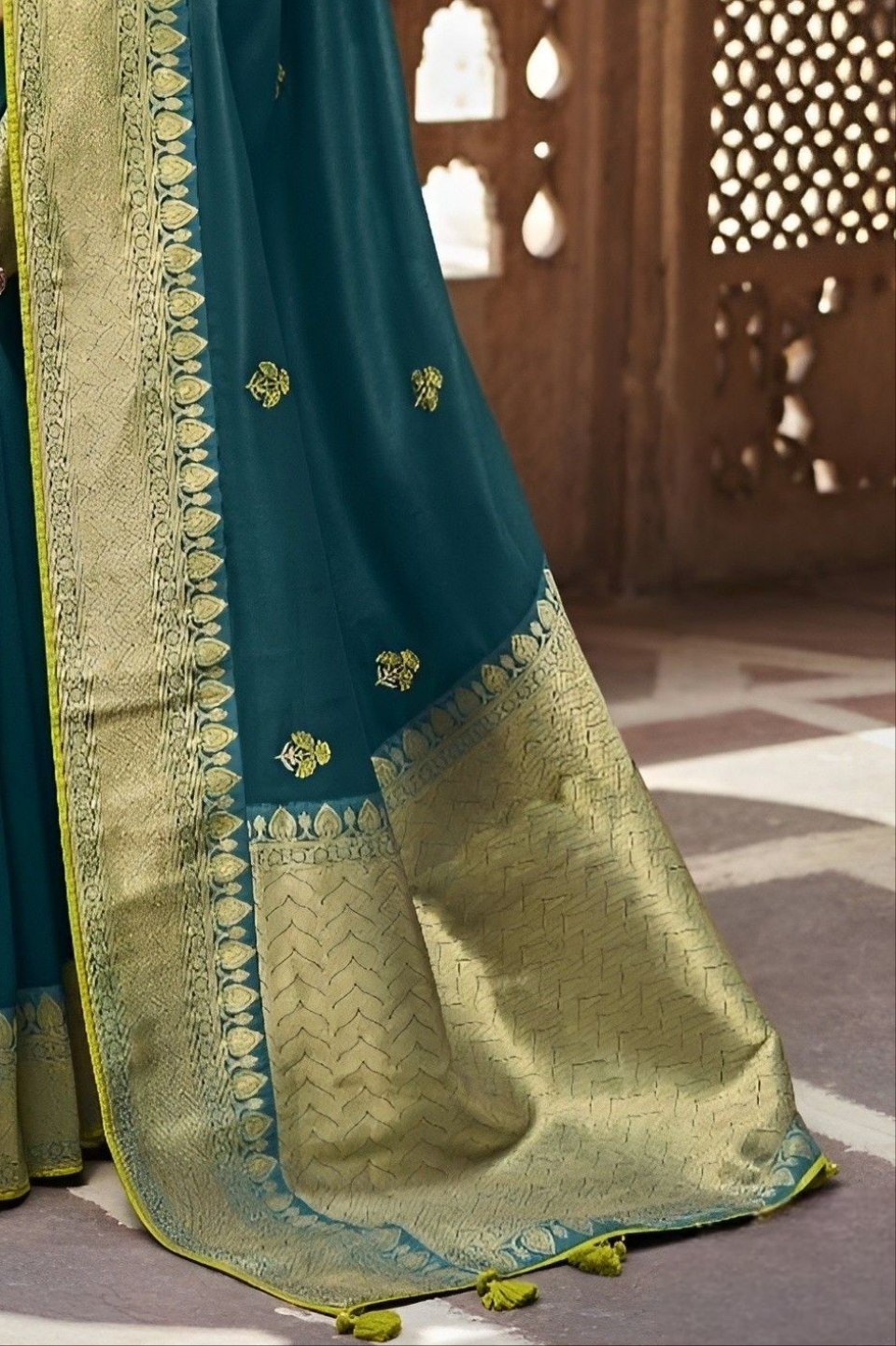 EKKTARA Saree For Women Pine Green Colour Designer Paithani Saree With Unstitched Designer Blouse