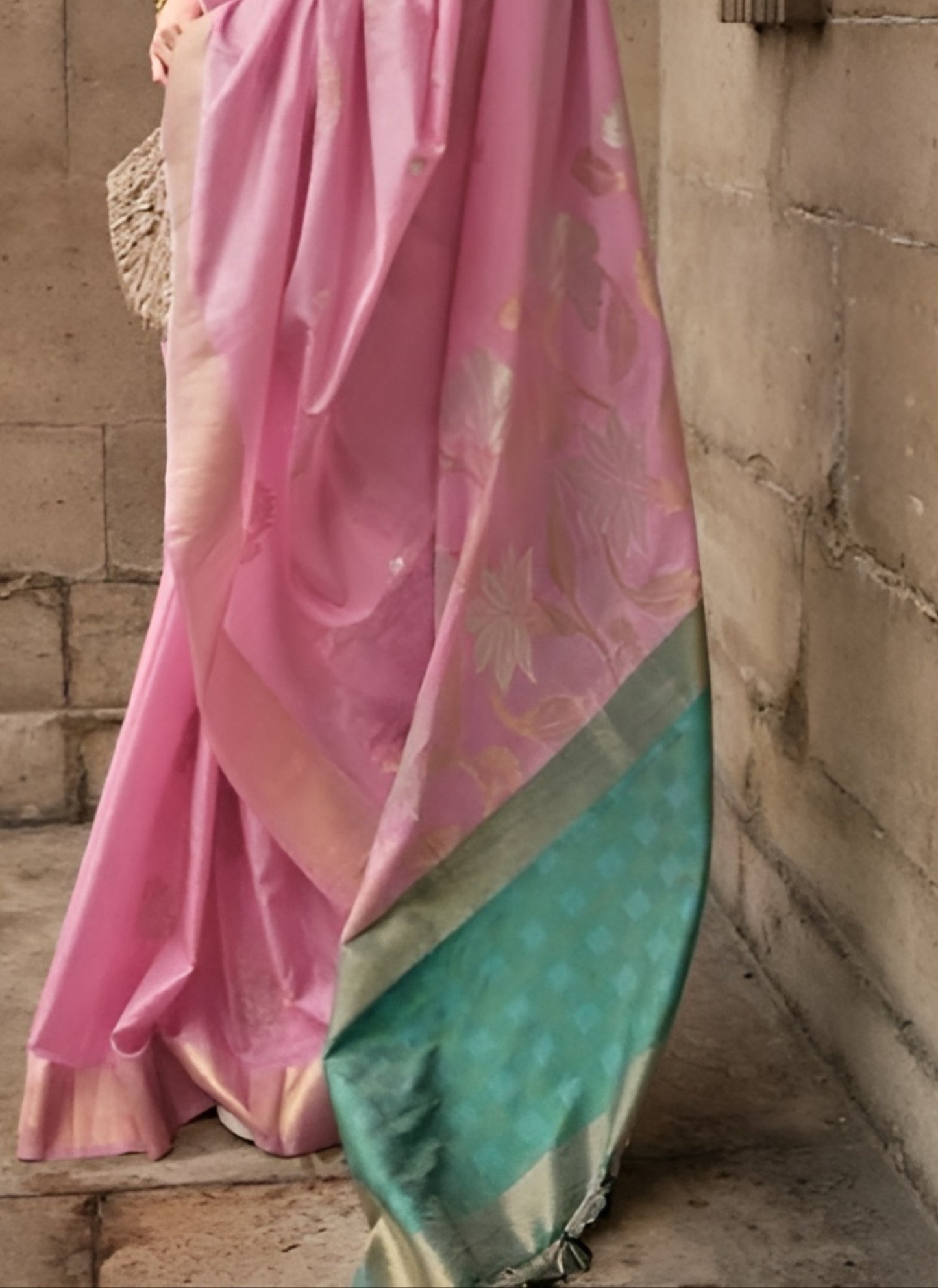 EKKTARA Saree For Women Light Pink Colour Soft Silk Handloom Weaving Saree With Unstitched Blouse