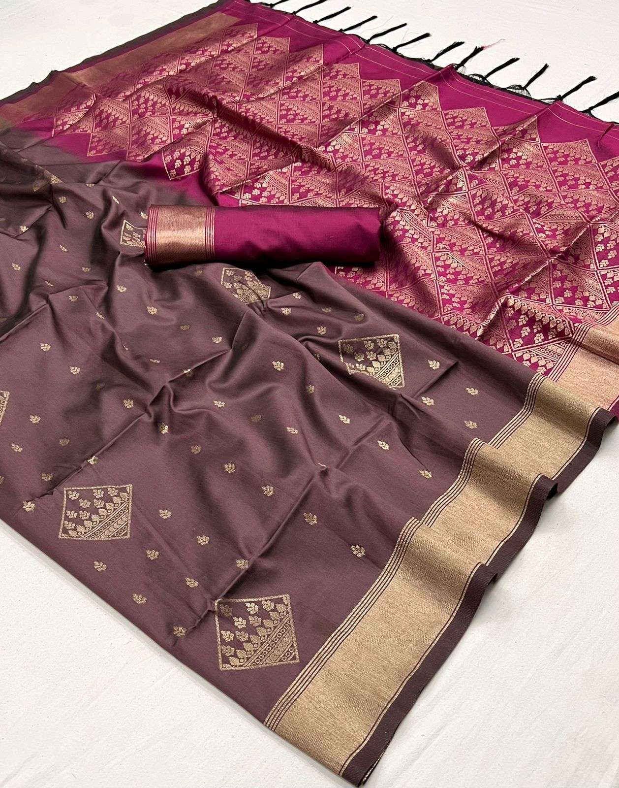 EKKTARA Saree For Women Caramel Brown Colour Soft Silk Handloom Weaving Saree With Unstitched Blouse