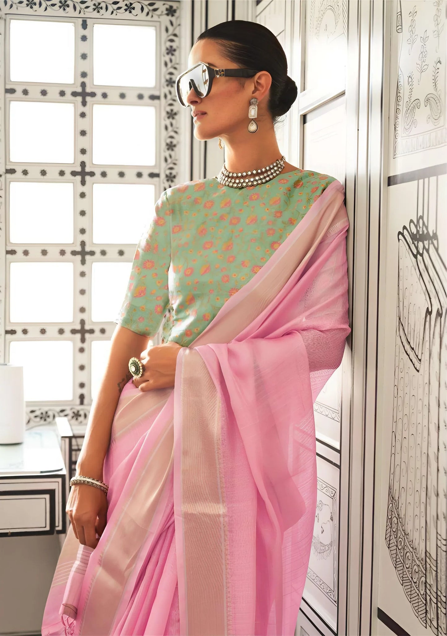 EKKTARA Saree For Women Light Pink Colour Moss Chiffon Handloom Weaving Saree With Unstitched Blouse