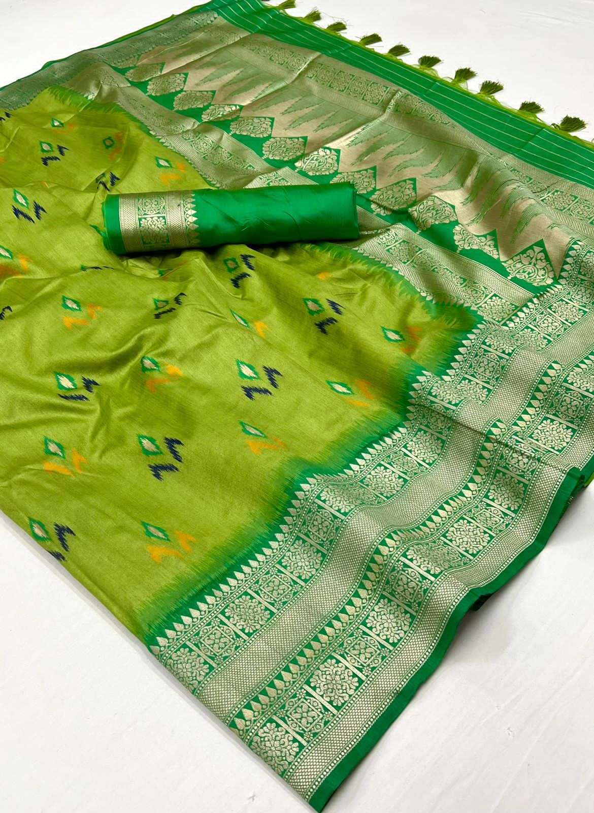 EKKTARA Saree For Women Lemon Green Colour Silk Handloom Weaving Saree With Unstitched Blouse