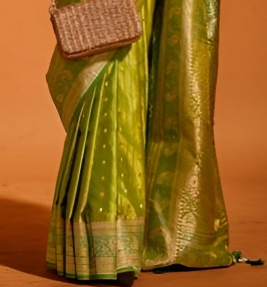 EKKTARA Saree For Women Olive Green Colour Handloom Weaving Silk Saree With Unstitched Blouse