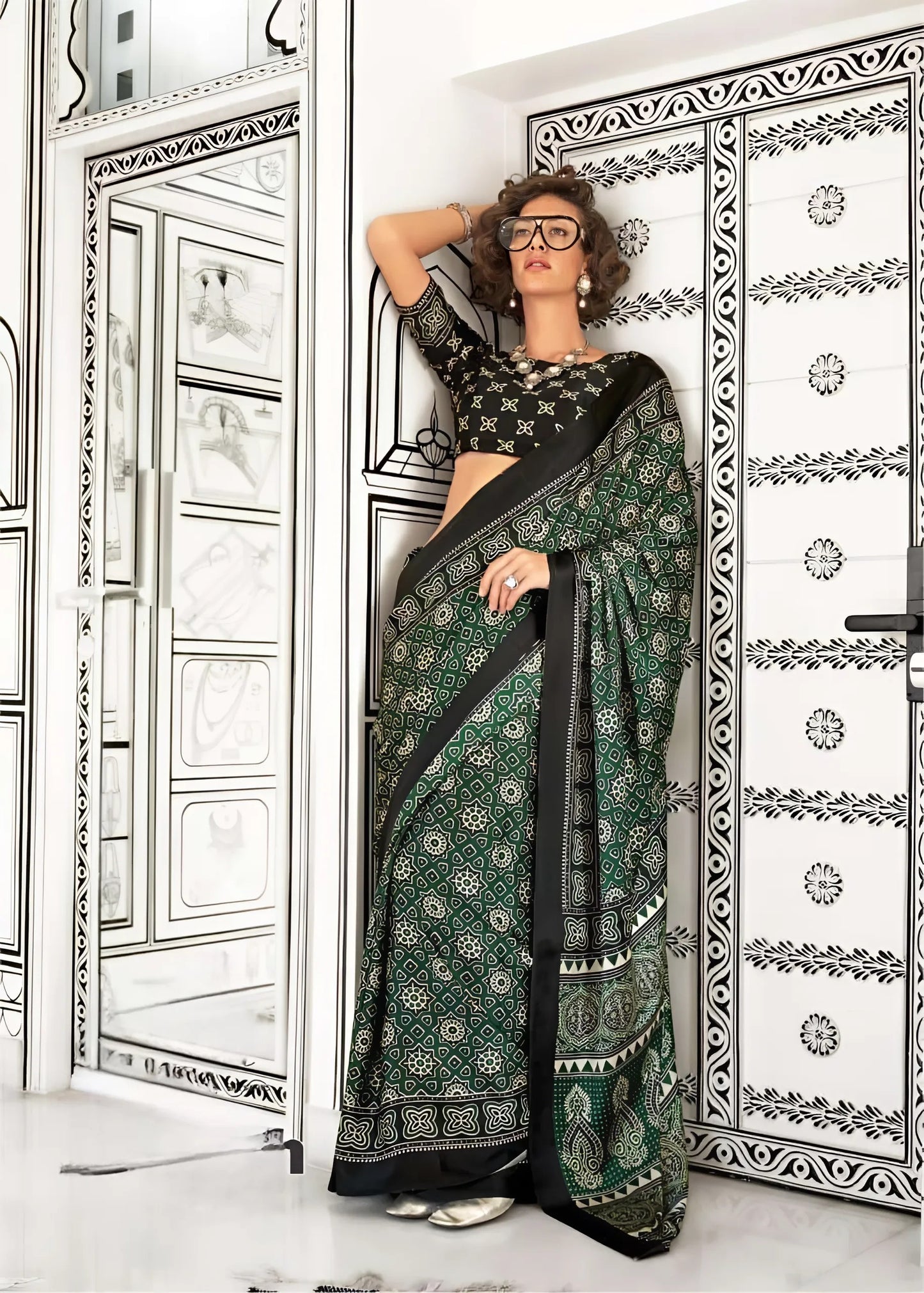 EKKTARA Saree For Women Green Colour Satin Modern Crepe Saree With Unstitched Blouse