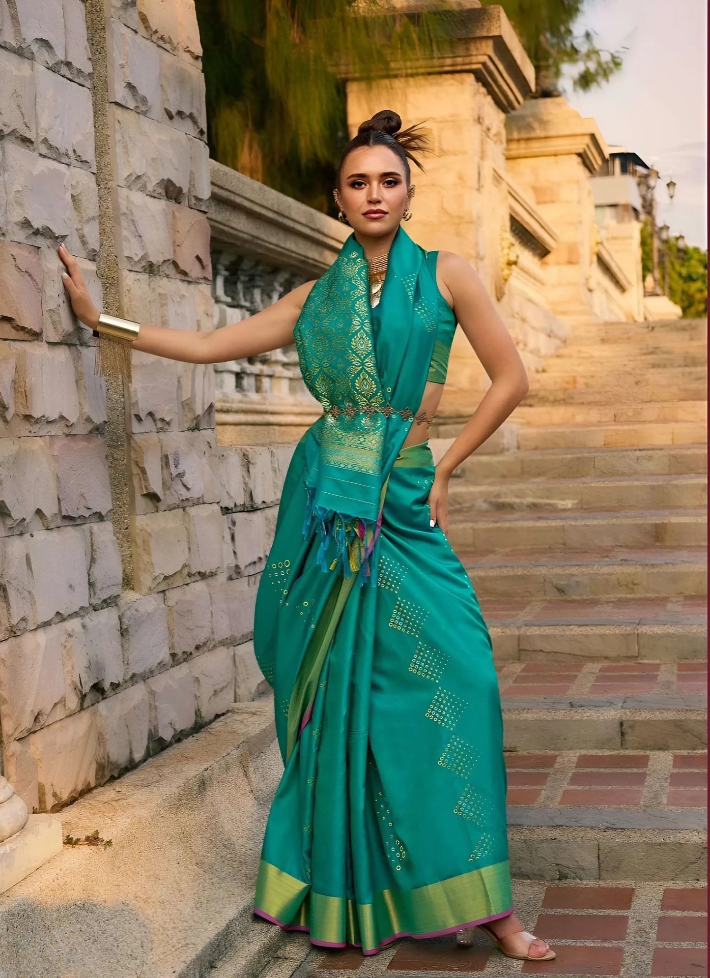 EKKTARA  Saree For Women Green Colour Soft Silk Handloom Weaving Saree With Unstitched Blouse