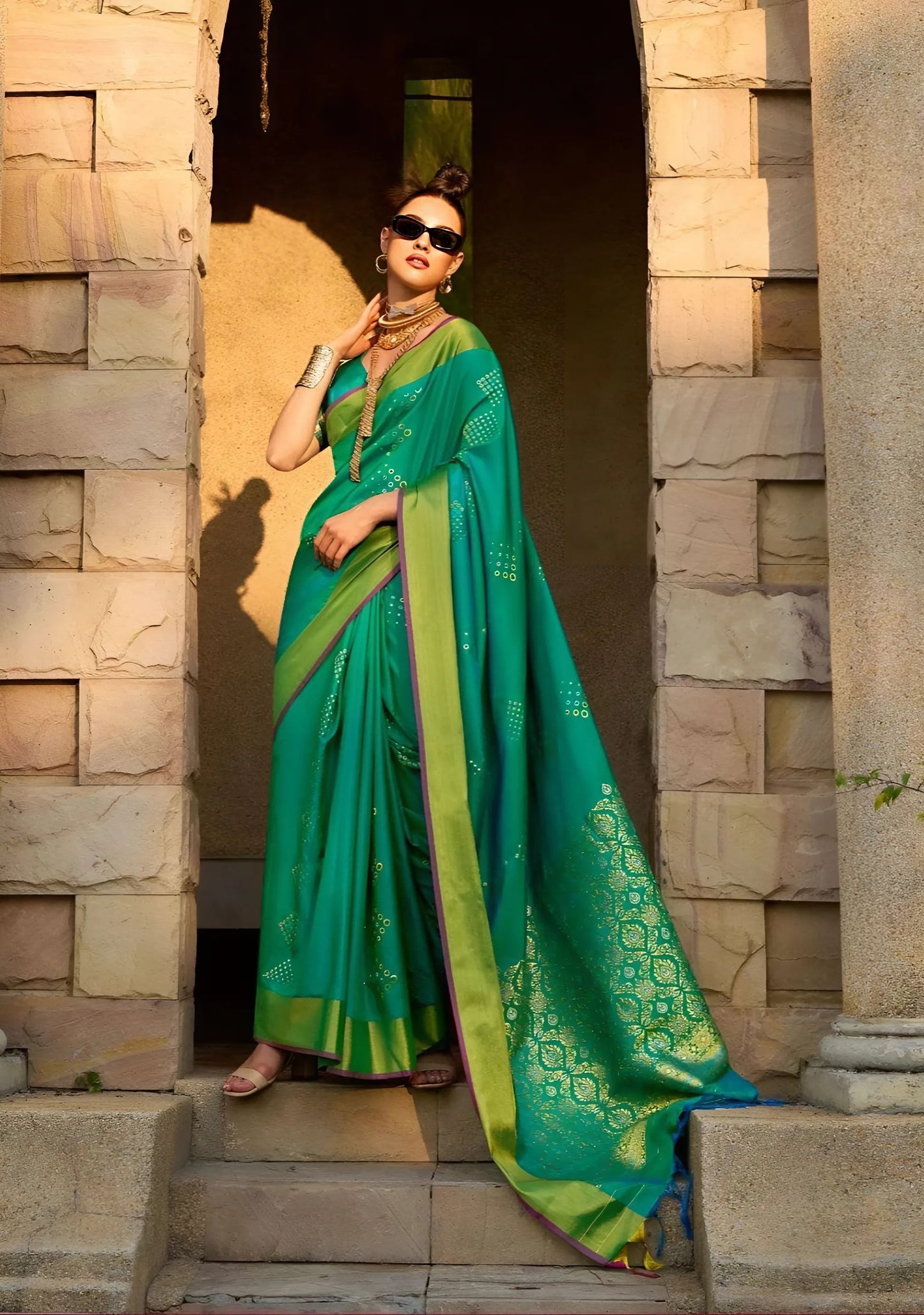 EKKTARA  Saree For Women Rama Green Colour Soft Silk Handloom Weaving Saree With Unstitched Blouse