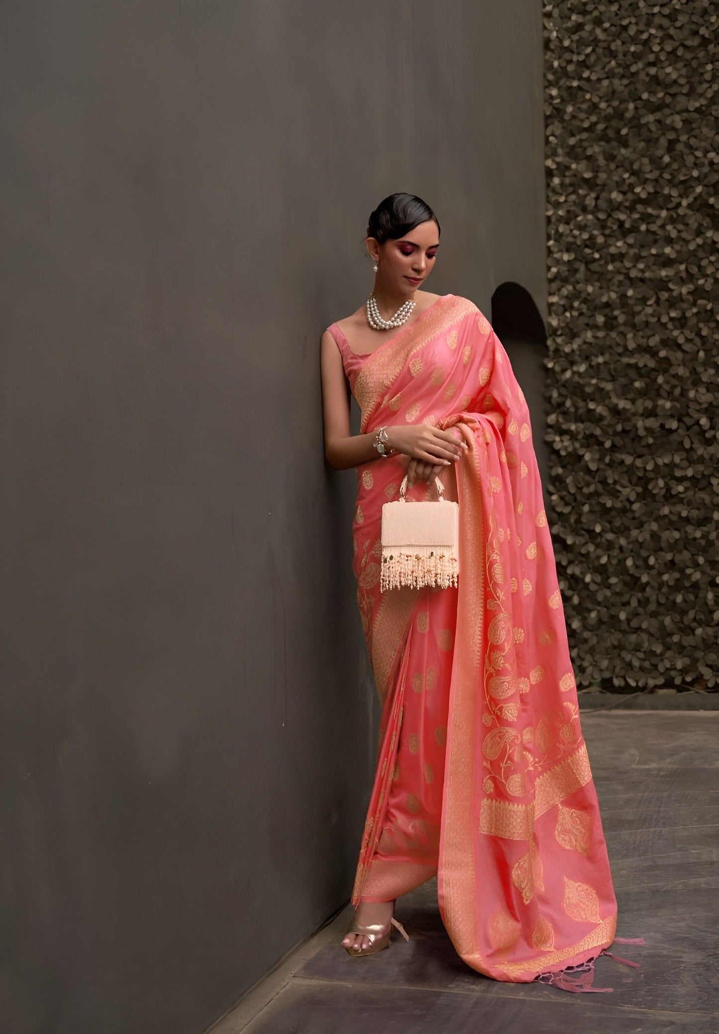 EKKTARA Saree For Women Peach Silk Two Tone Weaving Saree