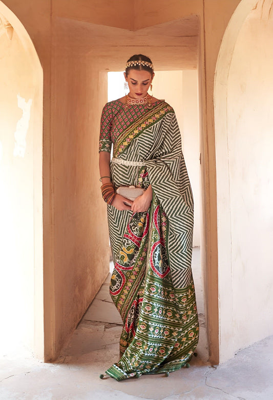 EKKTARA Saree For Women Green Pure Silk Designer Patola Saree