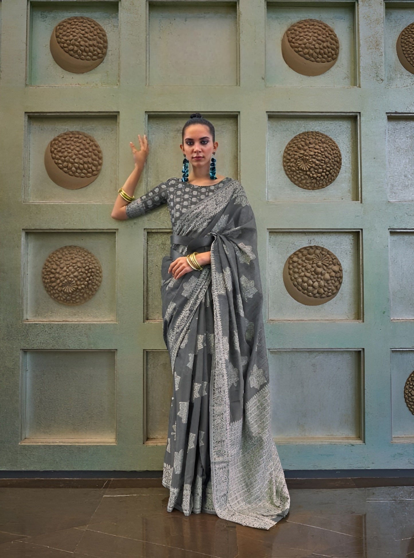 EKKTARA Saree For Women Fossil Grey Chikankari Lucknowi Handwowen Saree