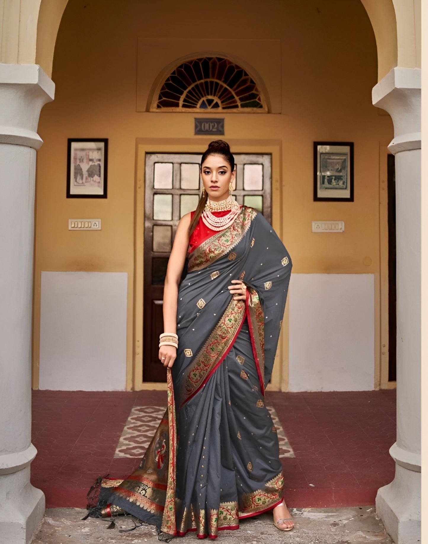 EKKTARA Saree For Women Grey Colour Silk Weaving Saree With Designer Pallu