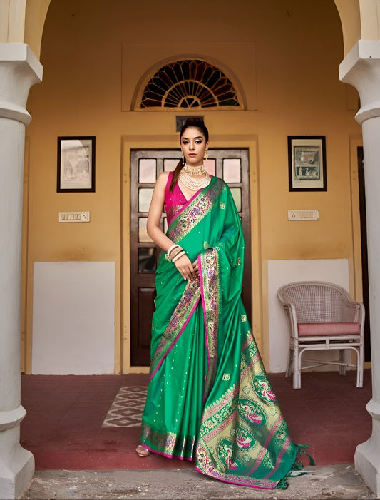 EKKTARA Saree For Women Green Colour Silk Weaving Saree With Designer Pallu