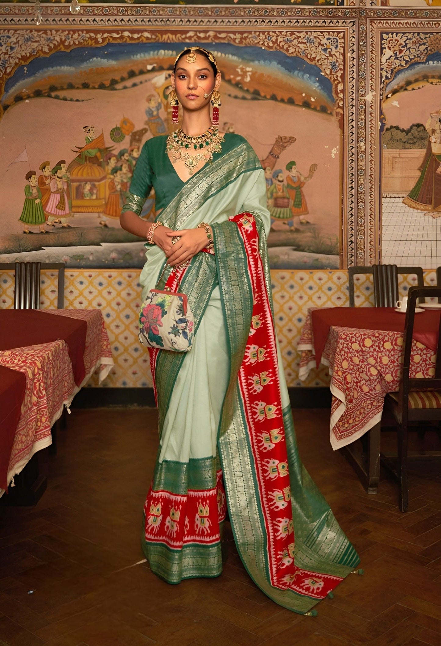 EKKTARA Saree For Women Green Colour Pure Silk Designer Patola Saree With Unstitched Blouse