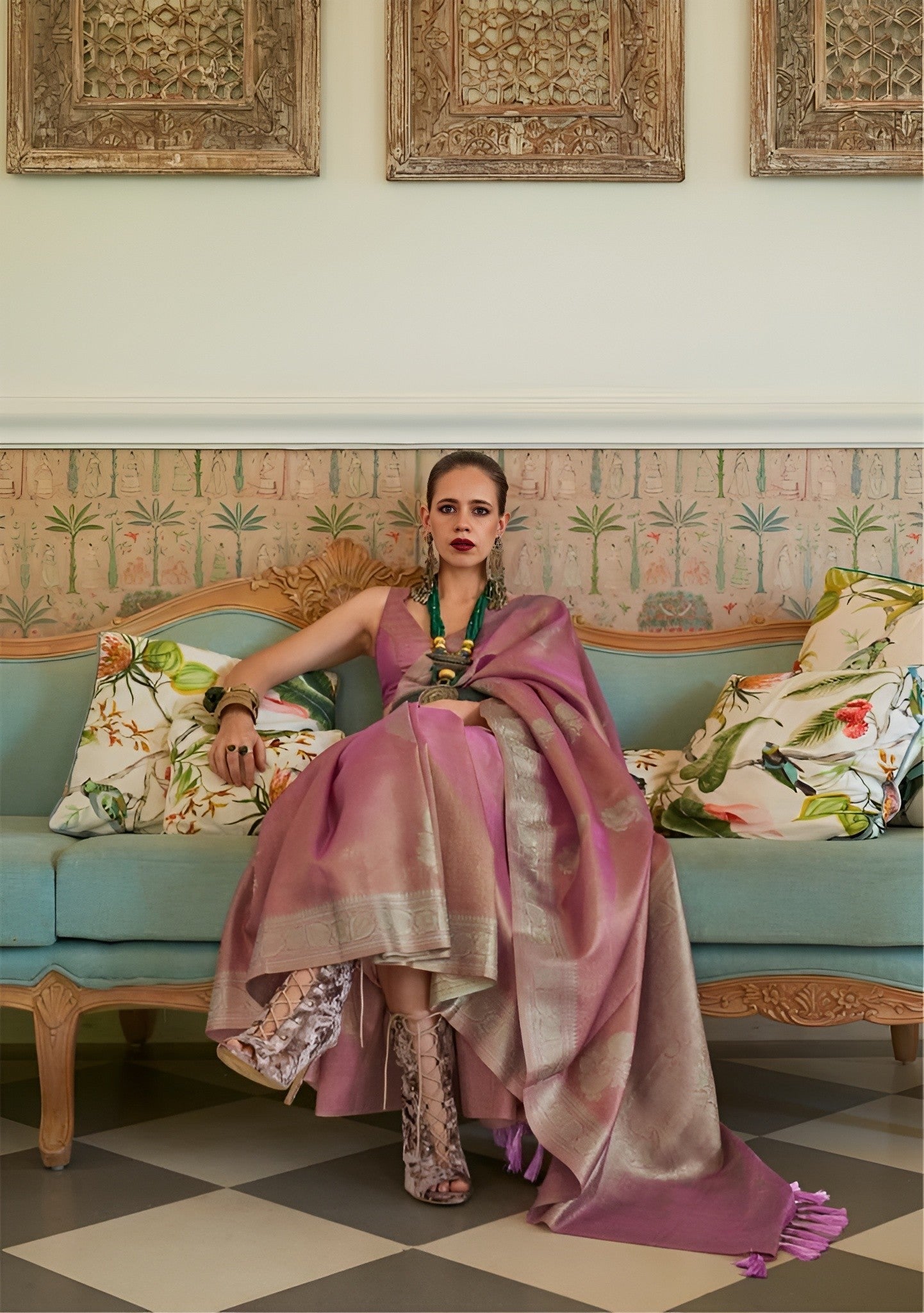 EKKTARA Celebrity Fame Saree For Women Lavender Colour Satin Tissue Handloom Weaving Silk Saree With Unstitched Blouse