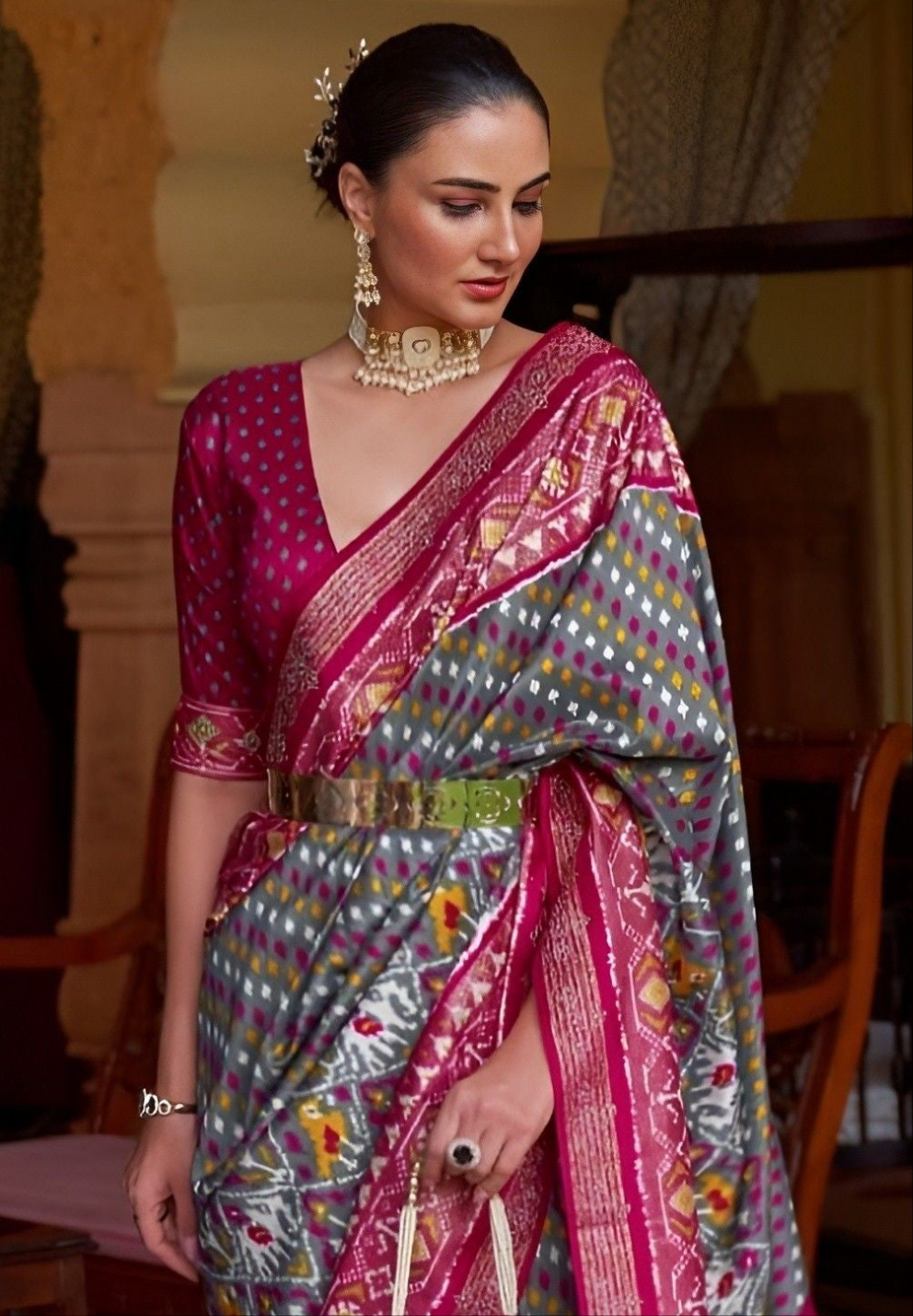 EKKTARA Saree For Women Grey Colour Soft Silk Printed Patola Saree With Unstitched Blouse