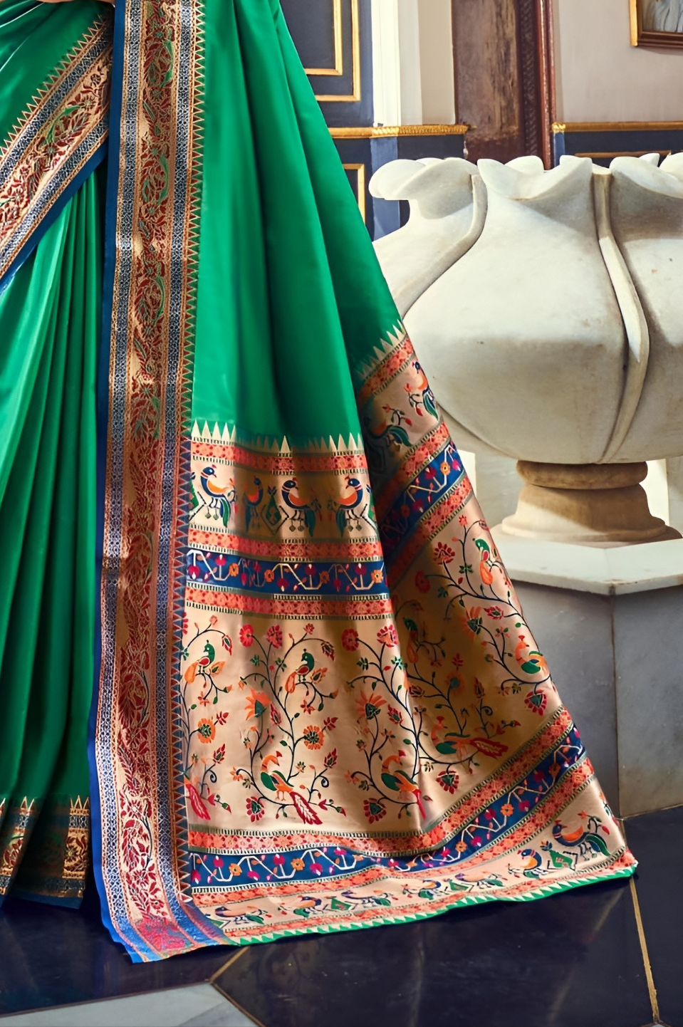 EKKTARA Saree For Women Green Colour Silk Paithani Concept Saree With Unstitched Blouse